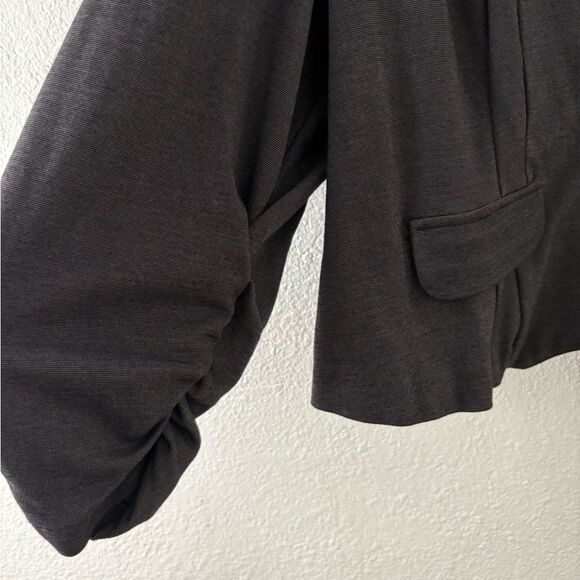 Torrid Blazer Womens Plus Size 3X charcoal gray Long ruched Sleeve Two Button
98 - Picture 4 of 6